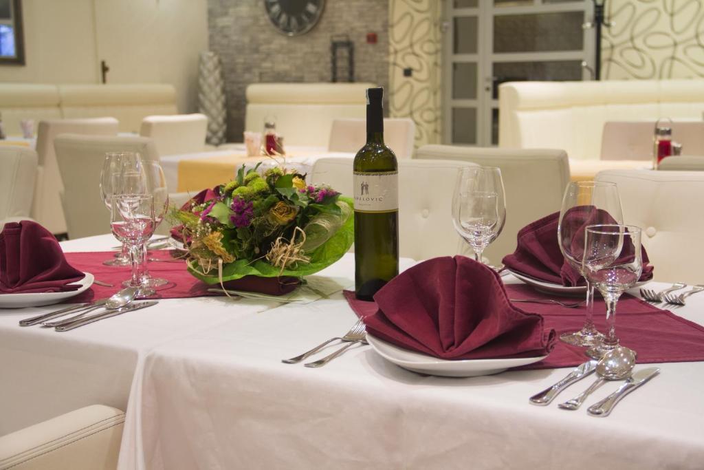 Hotel Talija Banyaluka Dış mekan fotoğraf