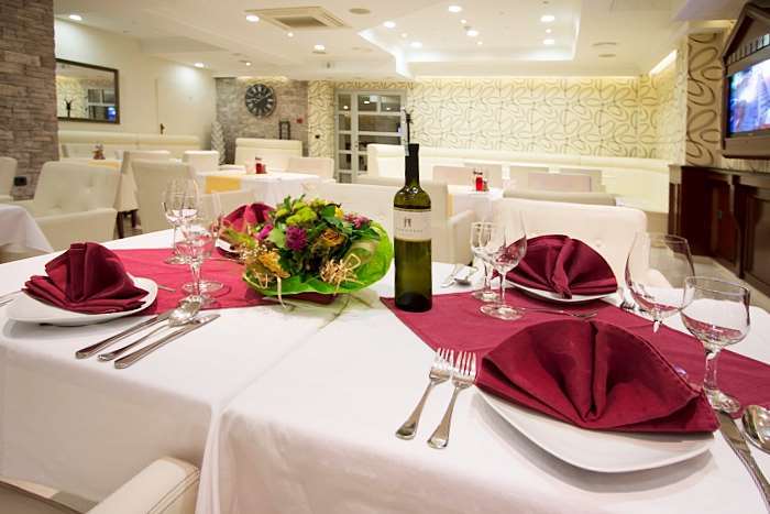 Hotel Talija Banyaluka Restoran fotoğraf